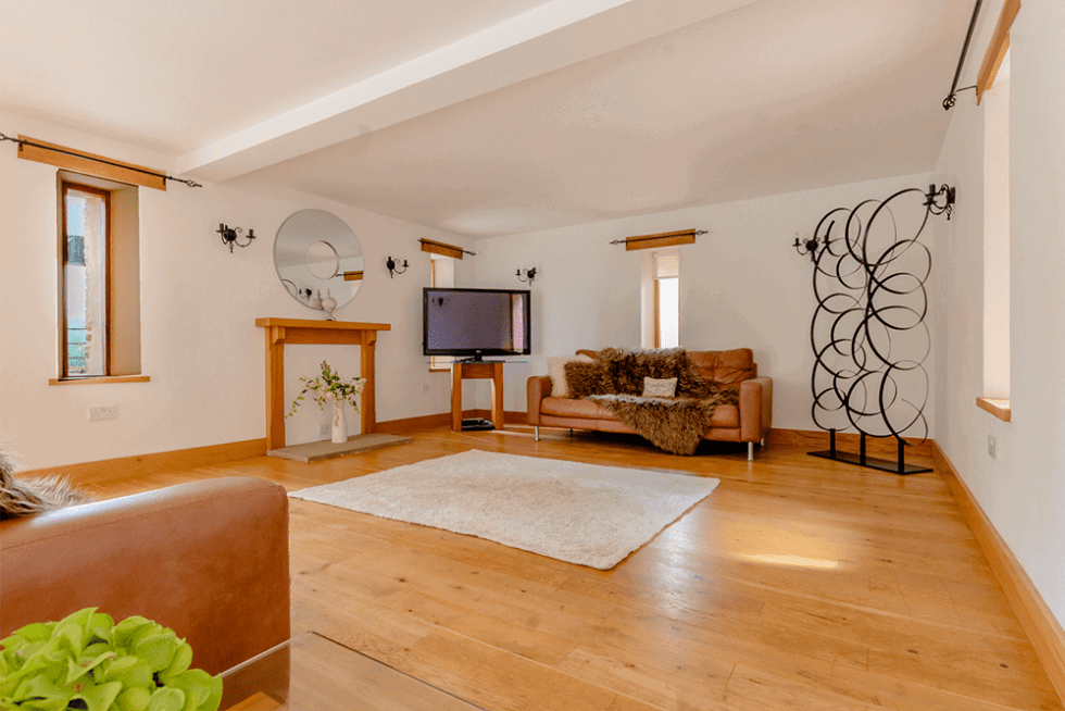 Brick Barn, Dingestow Court, Dingestow, Monmouthshire, NP25 4DY