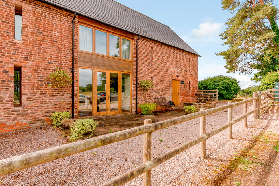 Brick Barn, Dingestow Court, Dingestow, Monmouthshire, NP25 4DY